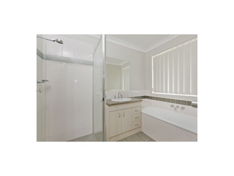 11 Collins street, Collingwood Park QLD 4301