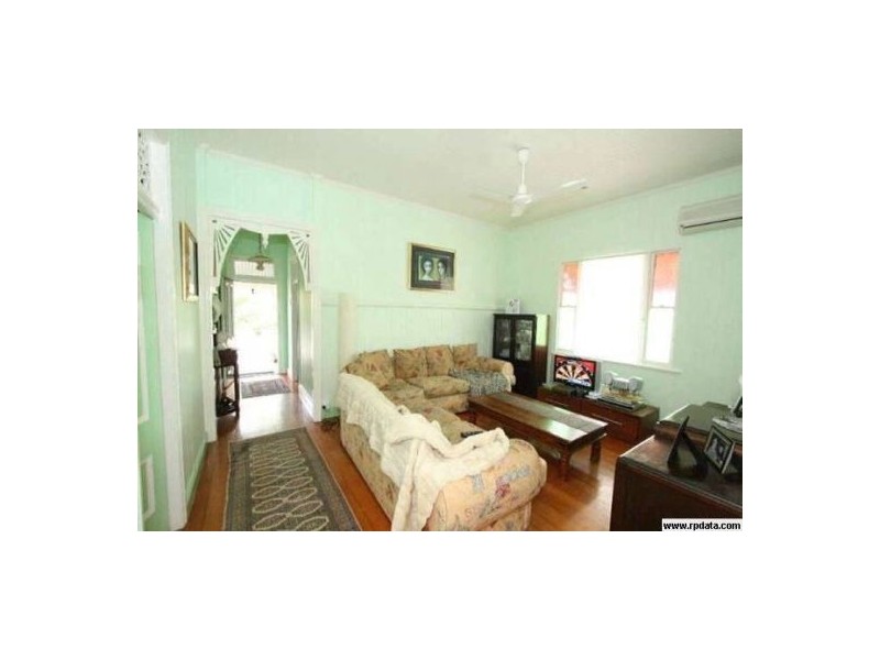 33 Barton, Hawthorne QLD 4171