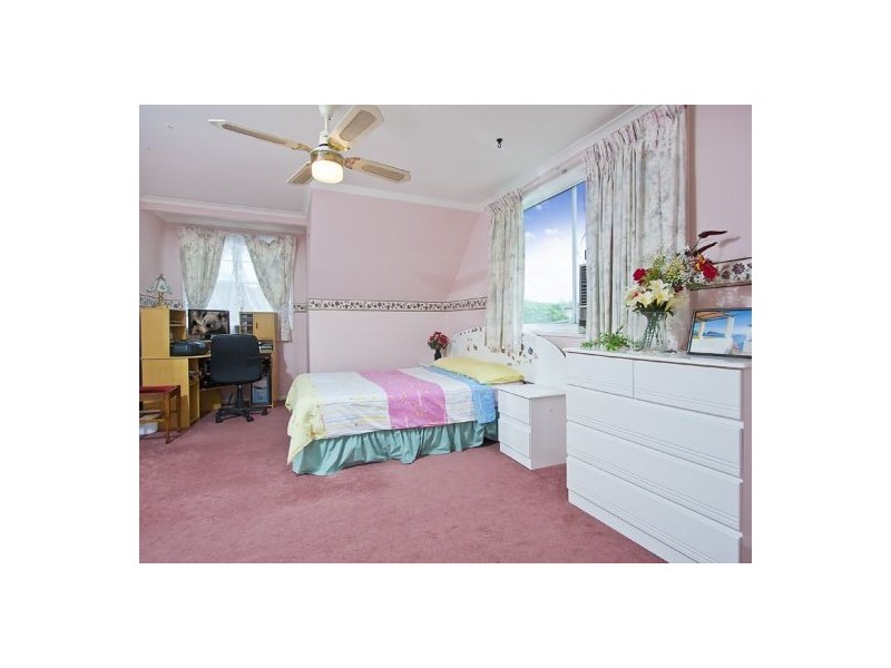 19 Glenlinton St, Holland Park QLD 4121