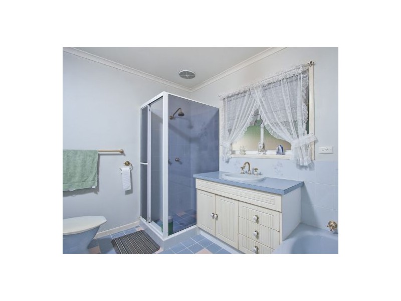 19 Glenlinton St, Holland Park QLD 4121