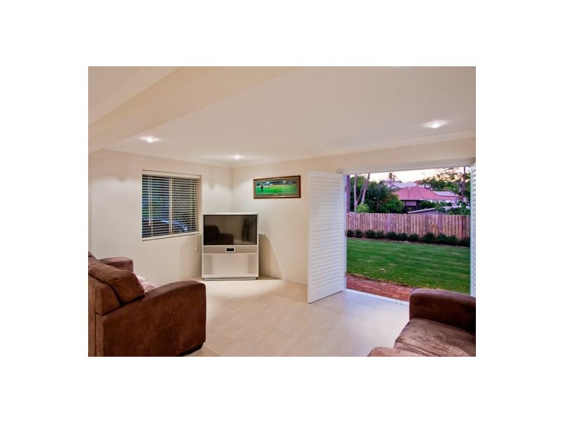 19 Meridian Street, Coorparoo QLD 4151