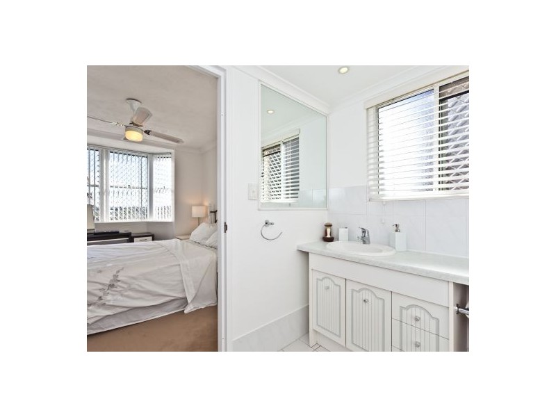 3/237 Cavendish Road, Coorparoo QLD 4151