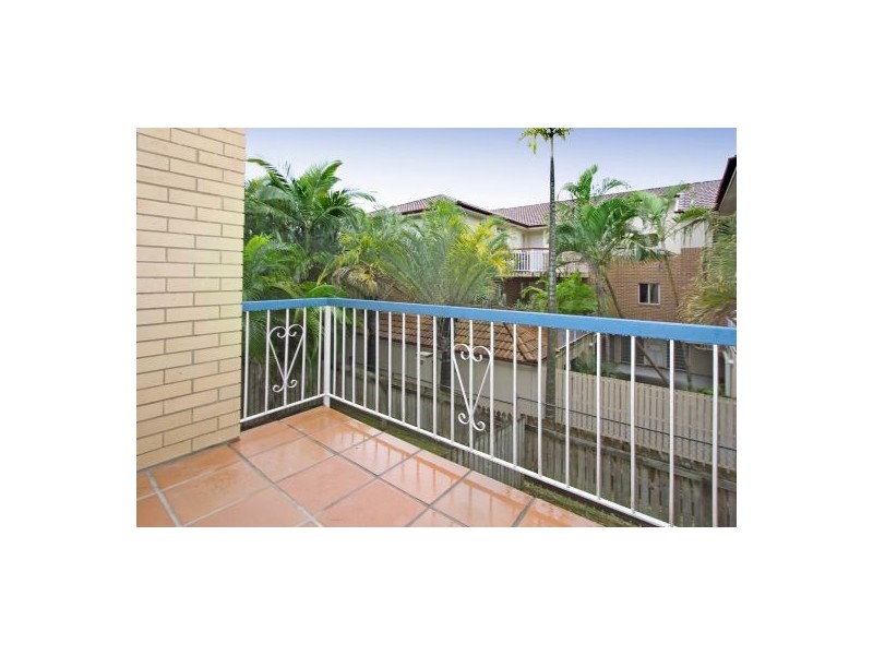 3/81  Kitchener Street, Coorparoo QLD 4151