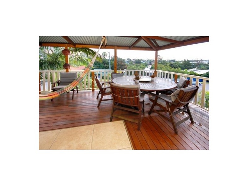 1 Galsworthy St, Holland Park West QLD 4121