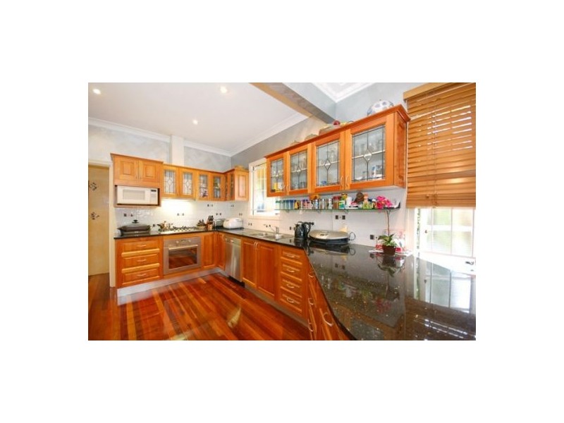 1 Galsworthy St, Holland Park West QLD 4121