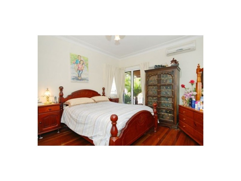 1 Galsworthy St, Holland Park West QLD 4121