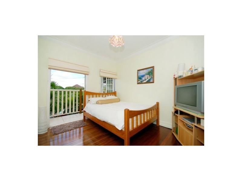 1 Galsworthy St, Holland Park West QLD 4121