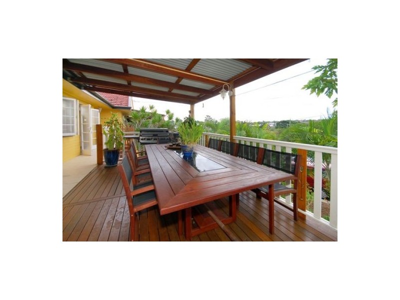 1 Galsworthy St, Holland Park West QLD 4121