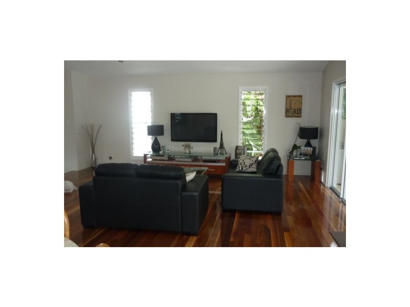 26 Mcdonald, Norman Park QLD 4170