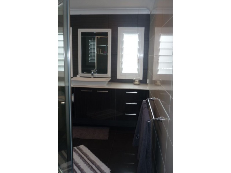 26 Mcdonald, Norman Park QLD 4170