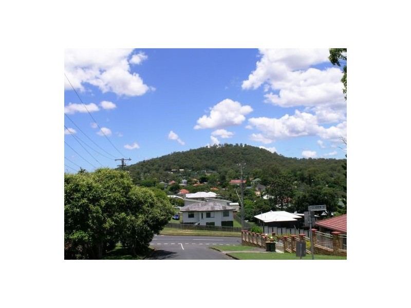 24 Cluden Street, Holland Park West QLD 4121