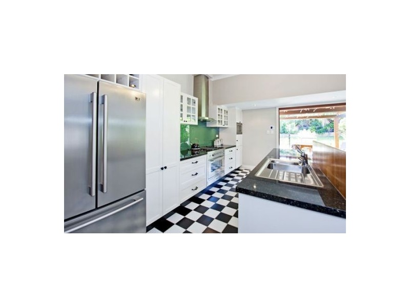 46 Lewis, Camp Hill QLD 4152