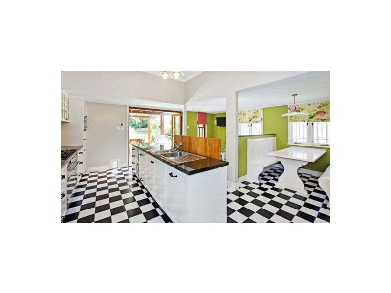 46 Lewis, Camp Hill QLD 4152