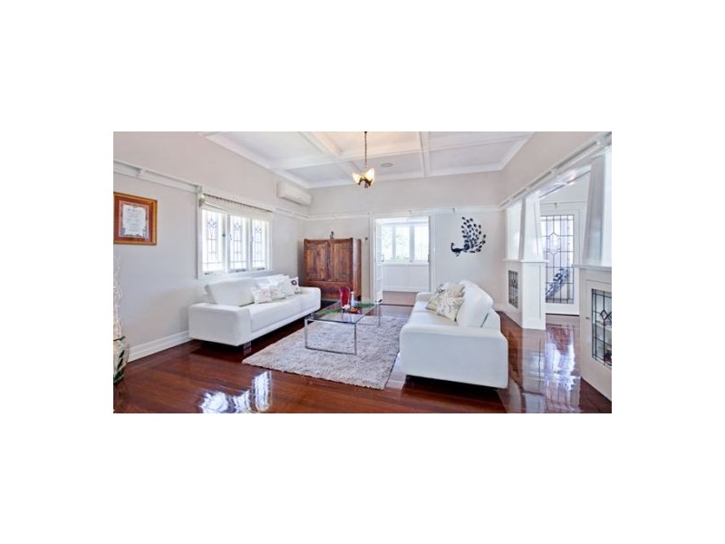 46 Lewis, Camp Hill QLD 4152