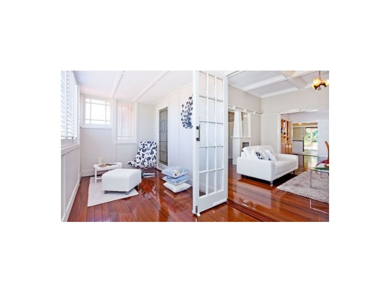 46 Lewis, Camp Hill QLD 4152