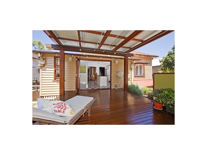 46 Lewis, Camp Hill QLD 4152