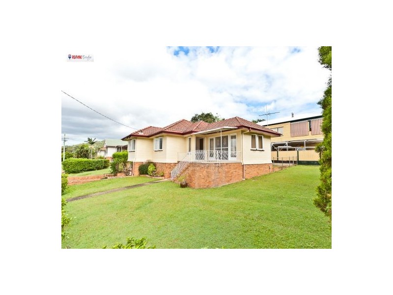 1  Fielding Street, Holland Park West QLD 4121