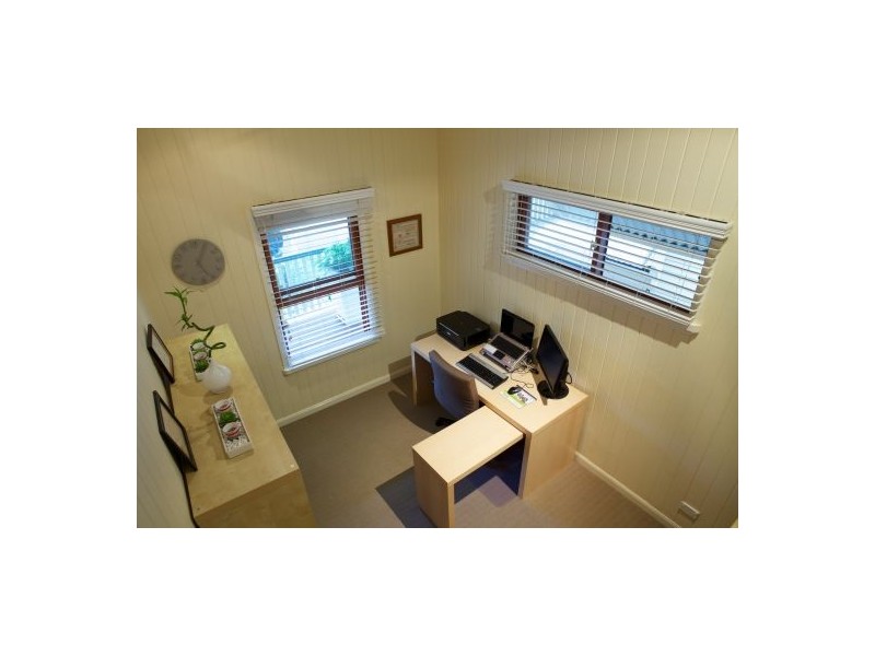 12 Newman Av, Camp Hill QLD 4152