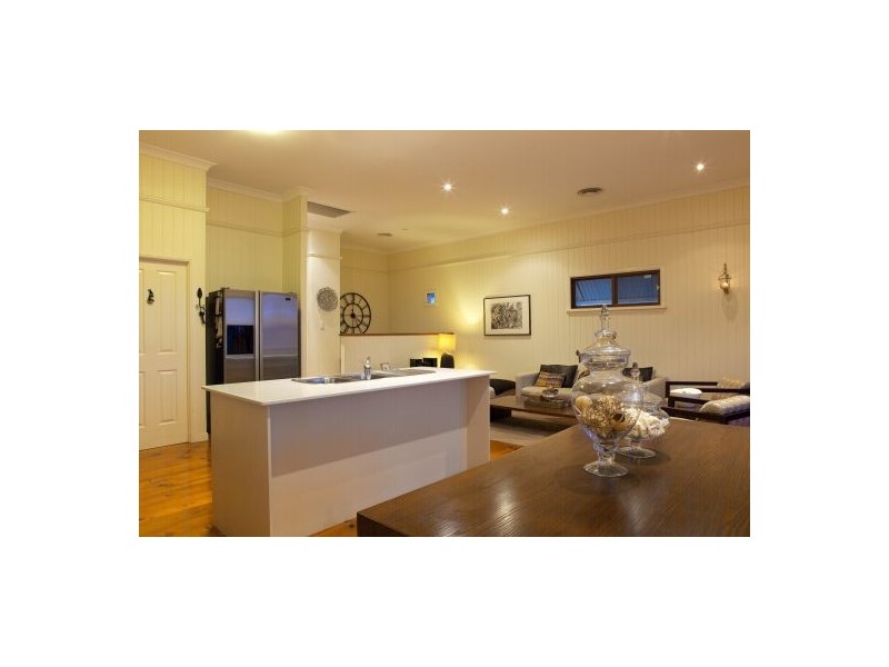 12 Newman Av, Camp Hill QLD 4152