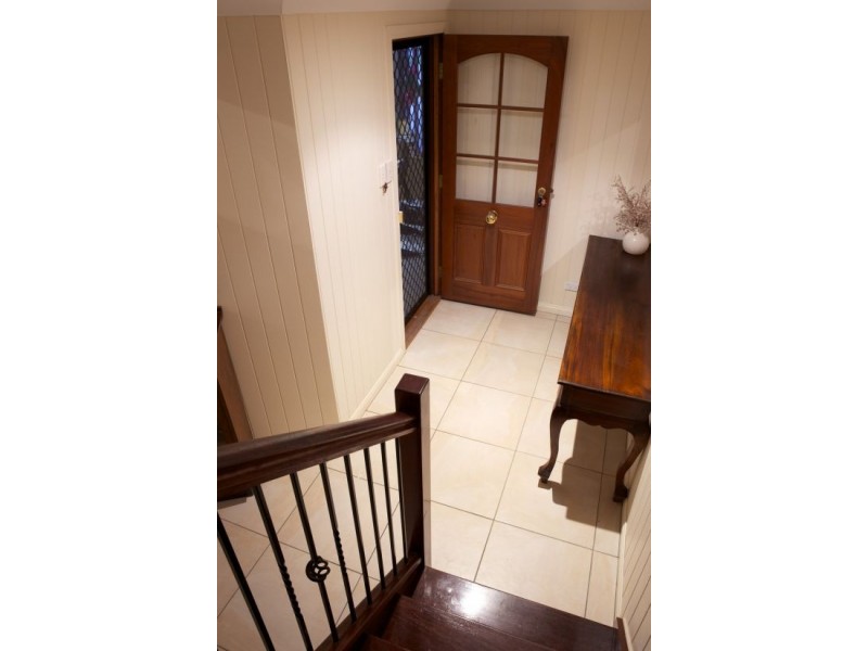 12 Newman Av, Camp Hill QLD 4152