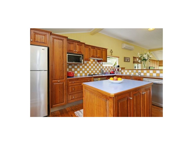 3 Palm Ave, Holland Park West QLD 4121