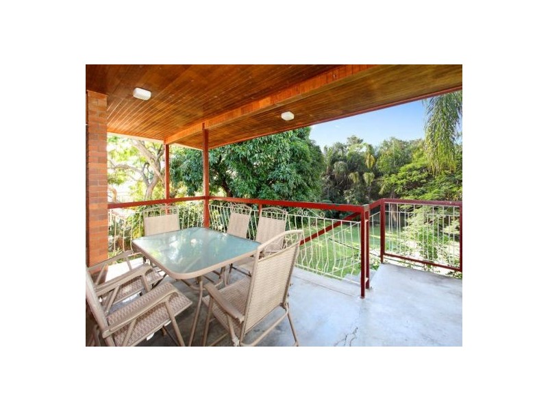 104 Leicester Street, Coorparoo QLD 4151