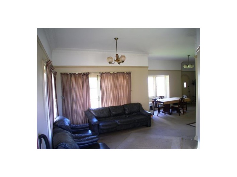 24 Beaudesert Rd, Moorooka QLD 4105
