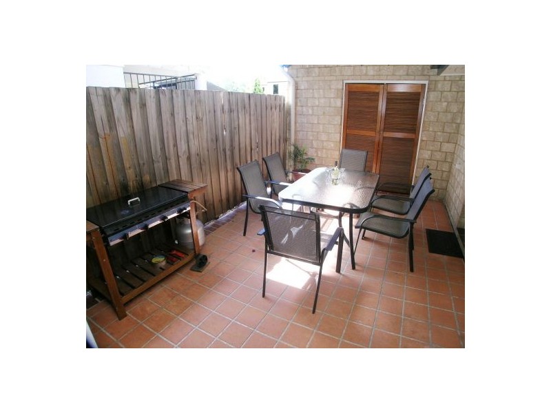 28 Estate Place, Holland Park West QLD 4121