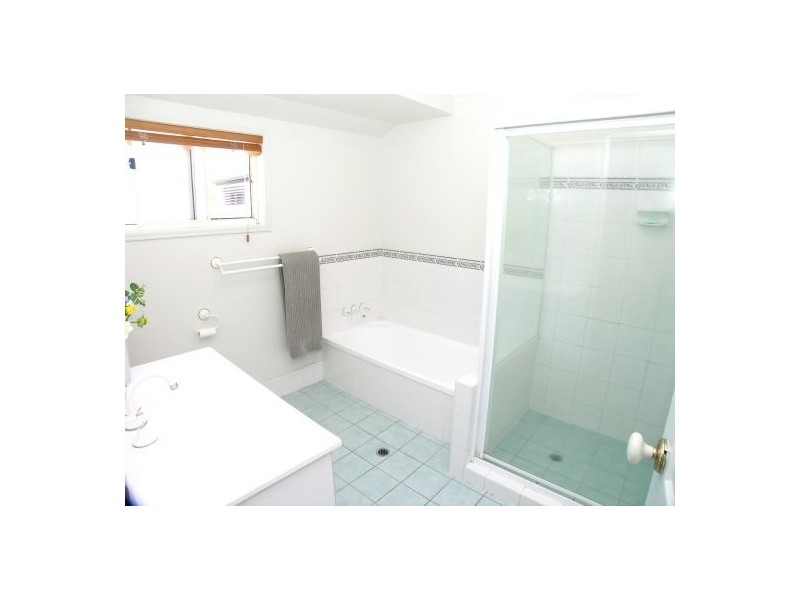 28 Estate Place, Holland Park West QLD 4121