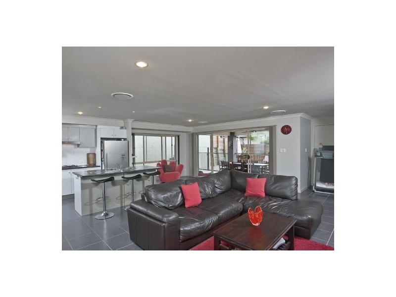 15  Lilly  Cr, Kallangur QLD 4503