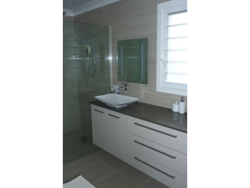 26 macdonald, Norman Park QLD 4170
