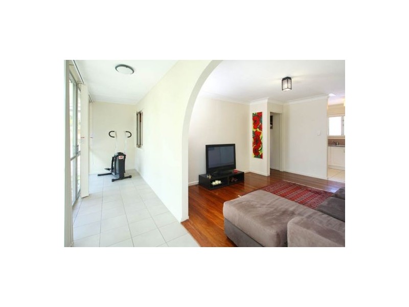 2/18 Victor Street, Holland Park QLD 4121