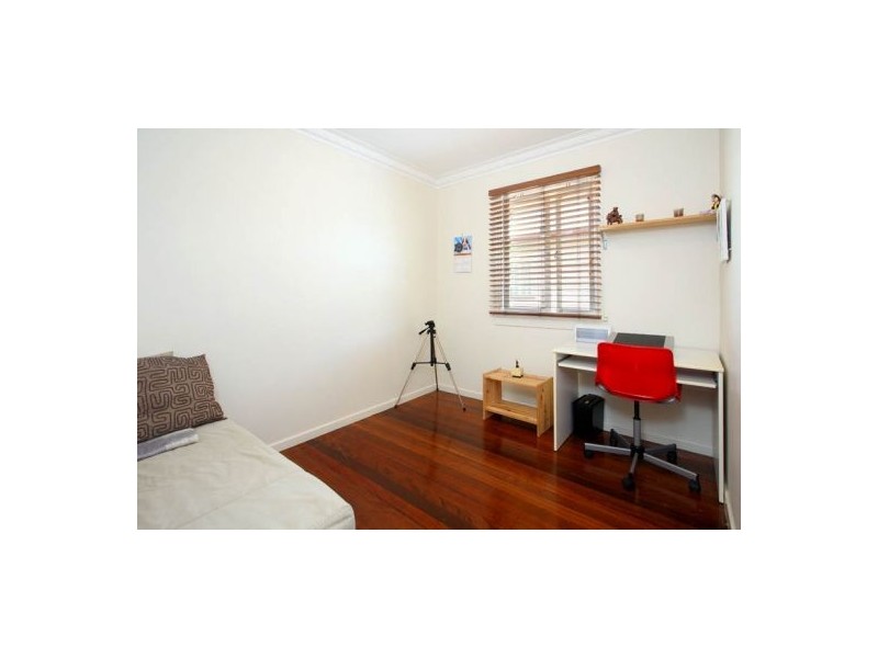 2/18 Victor Street, Holland Park QLD 4121