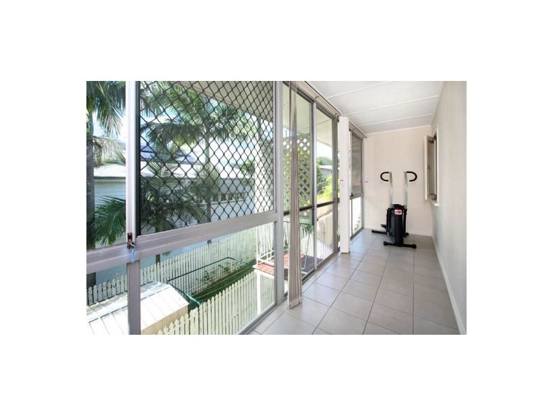 2/18 Victor Street, Holland Park QLD 4121