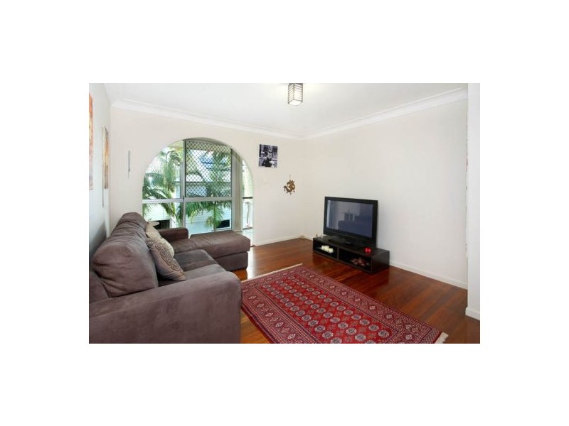 2/18 Victor Street, Holland Park QLD 4121