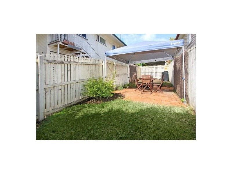 2/18 Victor Street, Holland Park QLD 4121