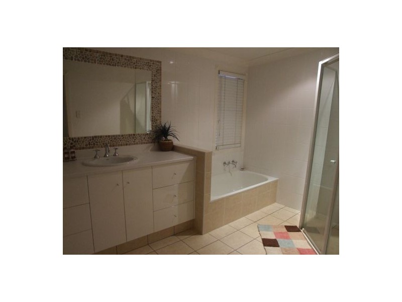 37 dagmar, Holland Park QLD 4121