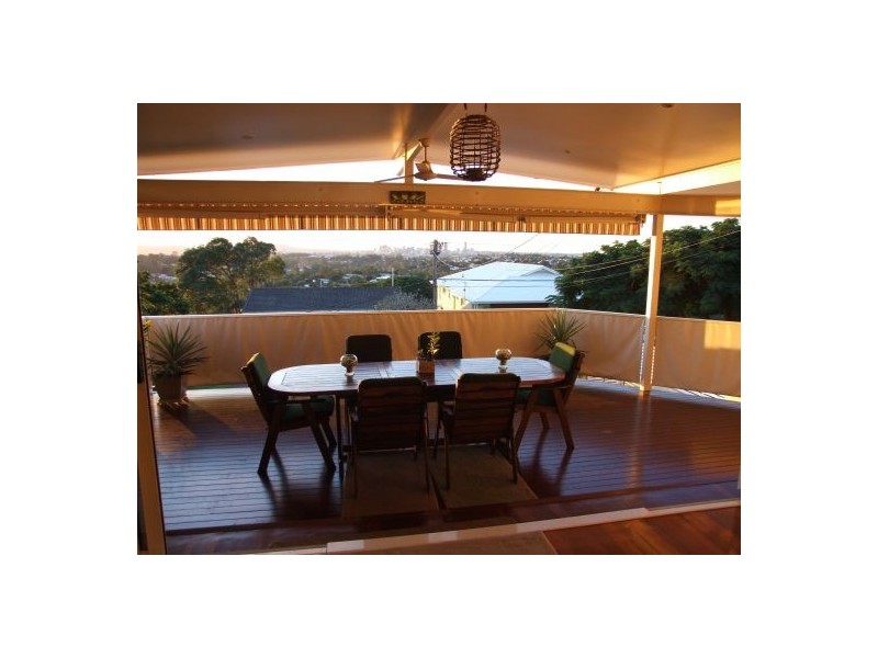 37 dagmar, Holland Park QLD 4121