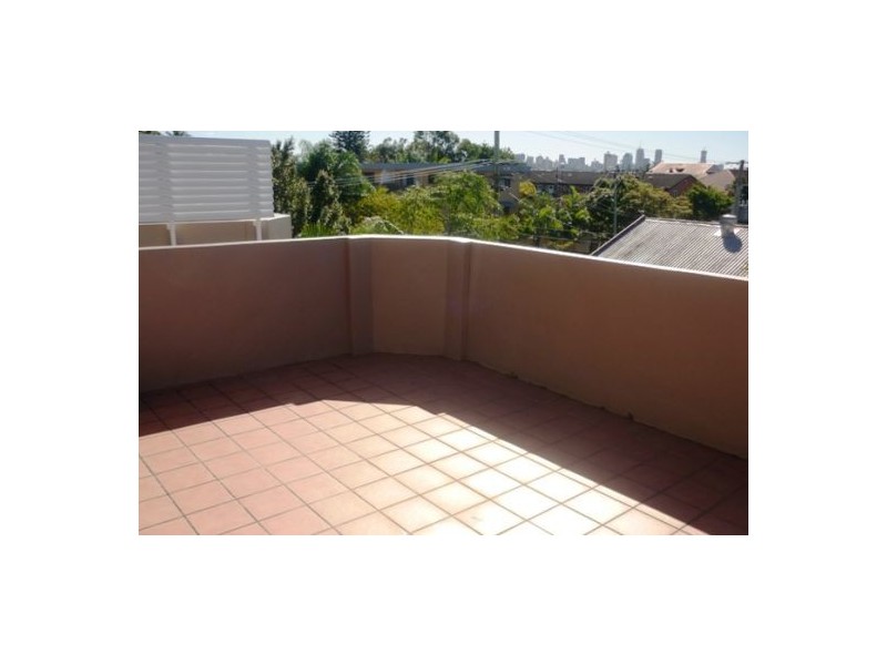 8/192 Juliette Street, Greenslopes QLD 4120