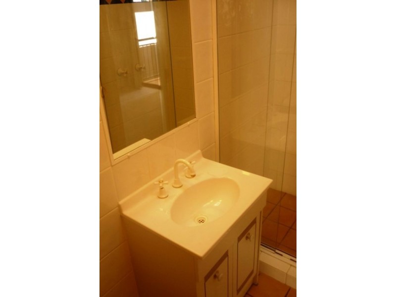 8/192 Juliette Street, Greenslopes QLD 4120