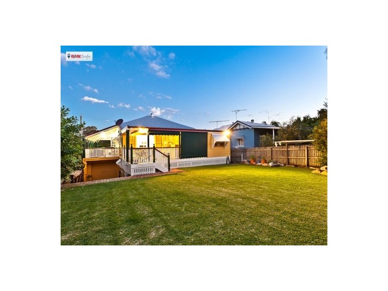 10 Murton Ave, Holland Park QLD 4121