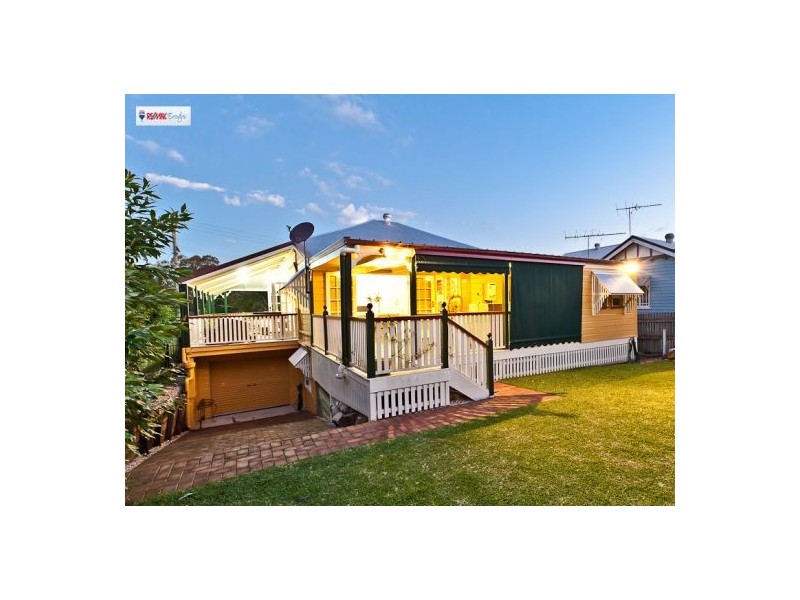 10 Murton Ave, Holland Park QLD 4121