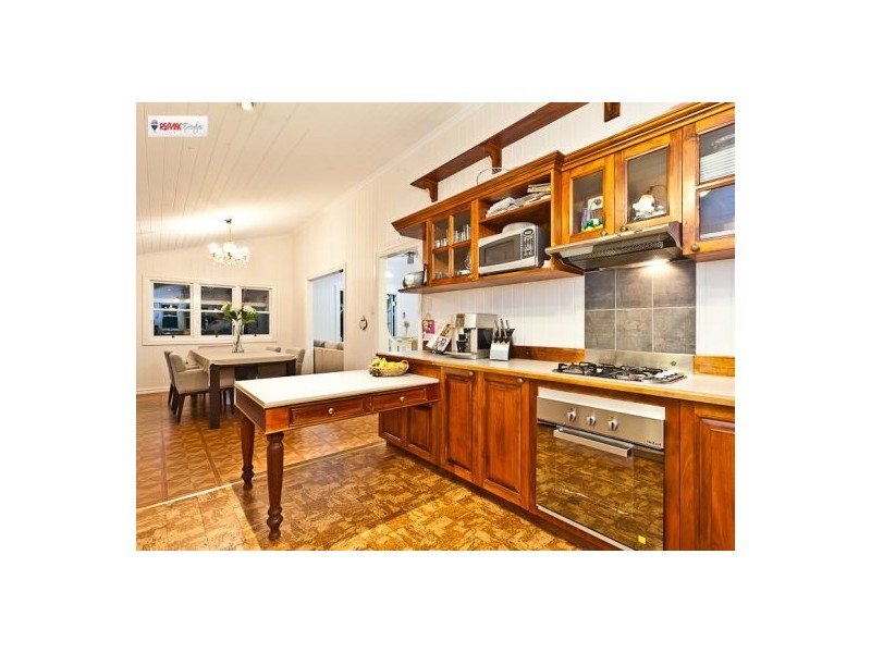 10 Murton Ave, Holland Park QLD 4121