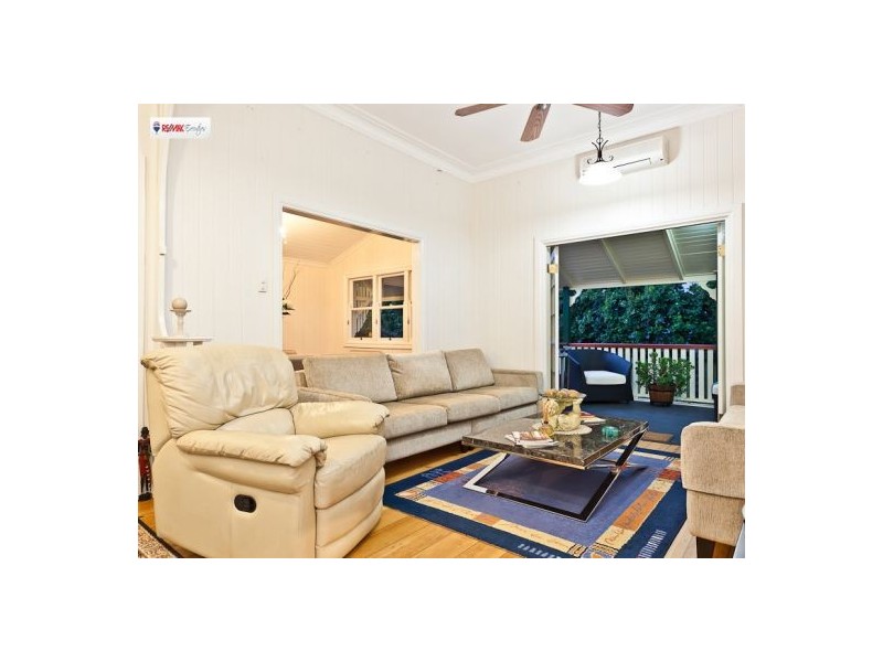 10 Murton Ave, Holland Park QLD 4121