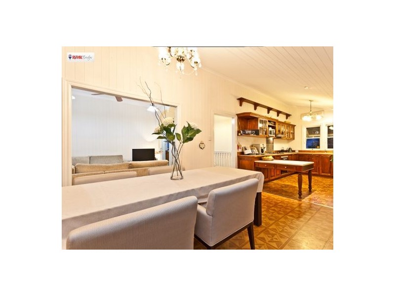 10 Murton Ave, Holland Park QLD 4121