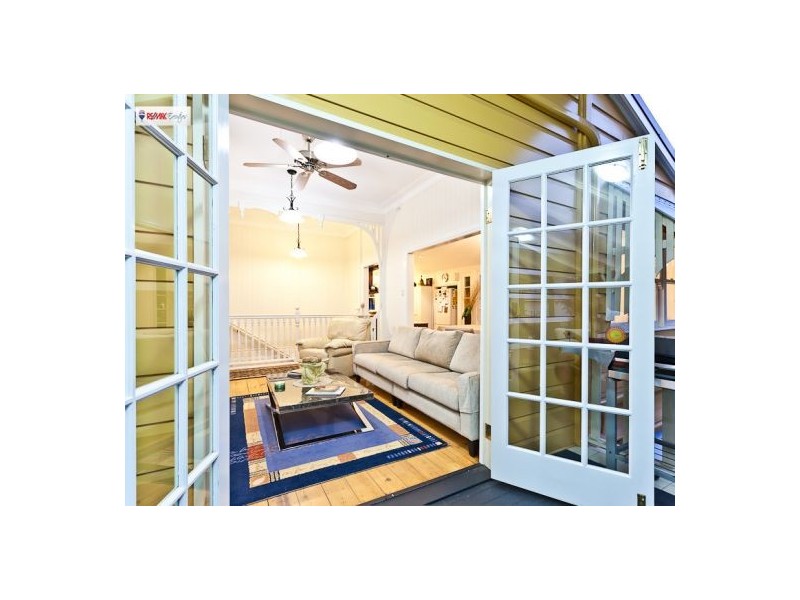 10 Murton Ave, Holland Park QLD 4121