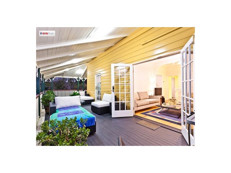 10 Murton Ave, Holland Park QLD 4121