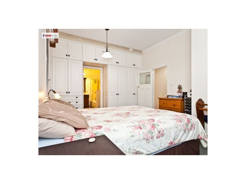 10 Murton Ave, Holland Park QLD 4121