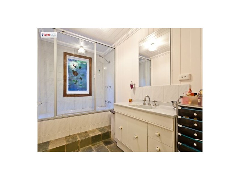 10 Murton Ave, Holland Park QLD 4121