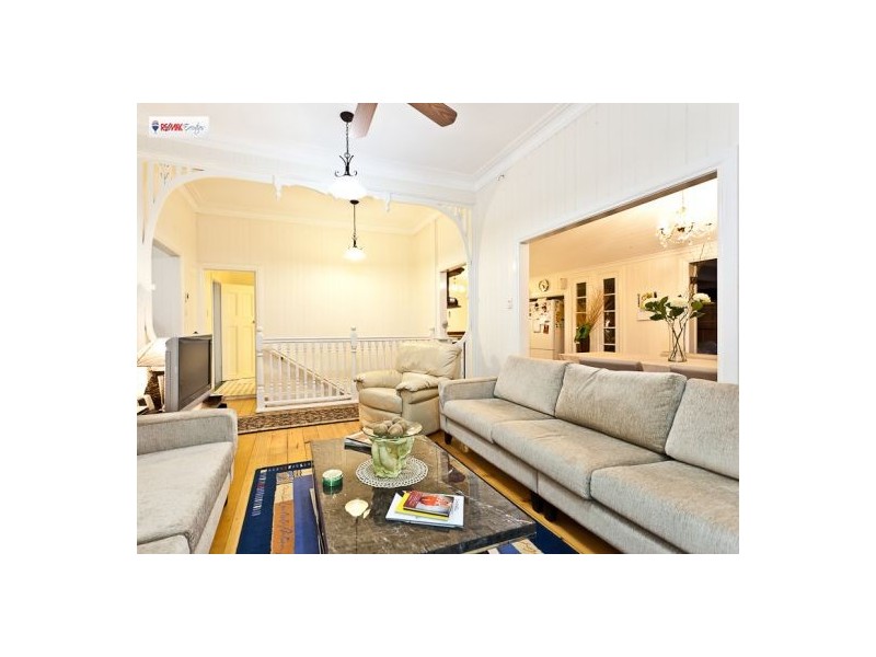 10 Murton Ave, Holland Park QLD 4121